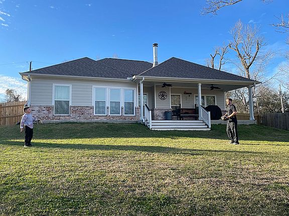 2nd image of 1040 Vivian St