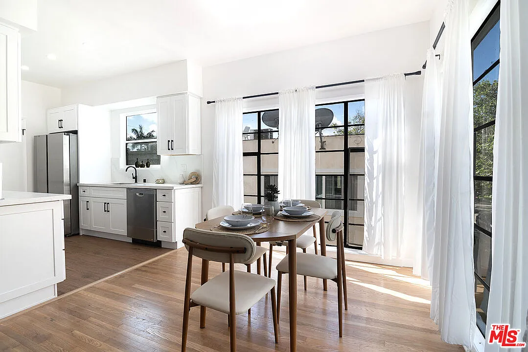 2 bed, 2.0 bath, 1100 sqft, $4,490 — Photo 1