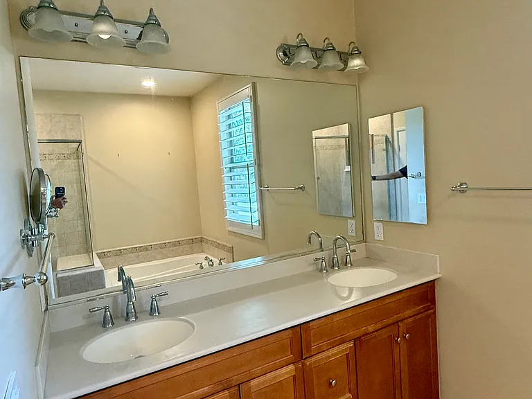 2903 W Edinger Ave — Photo 8