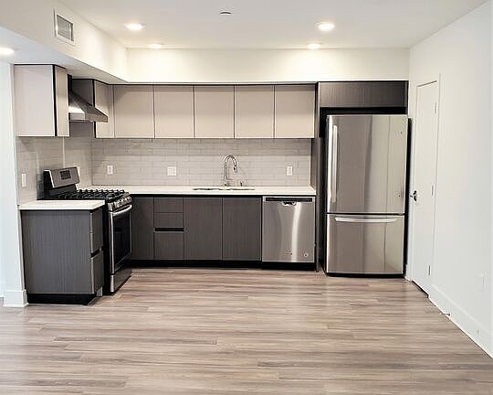 5th image of 5030 Rosewood Ave #206