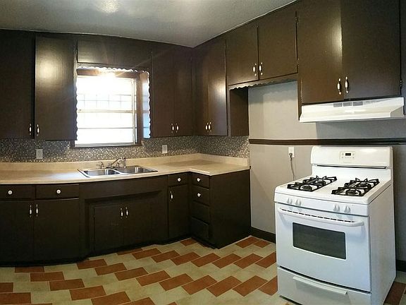 5th image of 1533 N Hill Ave