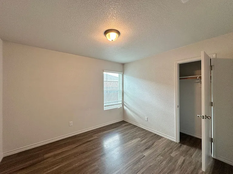 1837 Clovis Dr — Photo 18