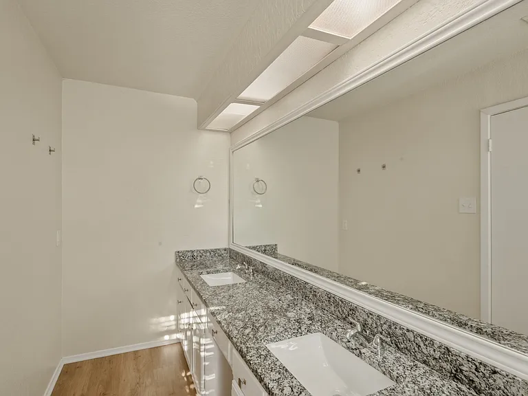1622 Brown Trl — Photo 13