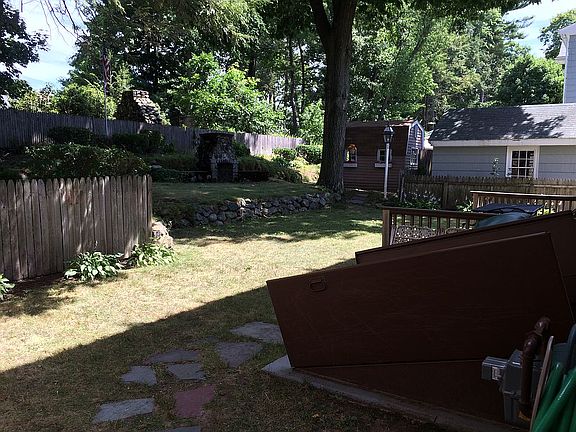Large level back yard