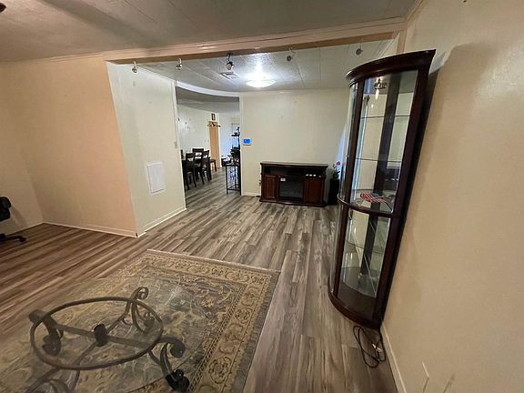4th image of 3835 9th Ave