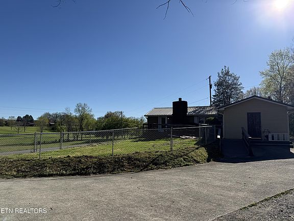 4th image of 1128 Old Harriman Hwy