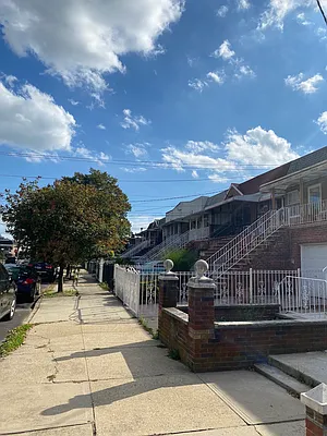Sold by Remax City Square | media 5