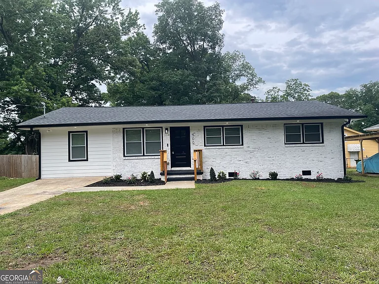 500 Hutchens Rd SE — Photo 1