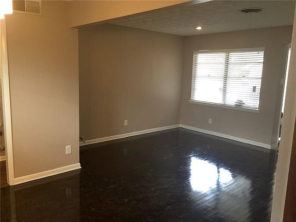 4th image of 2926 Touraine Dr