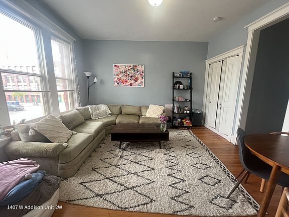 4th image of 1407 W Addison St #2W
