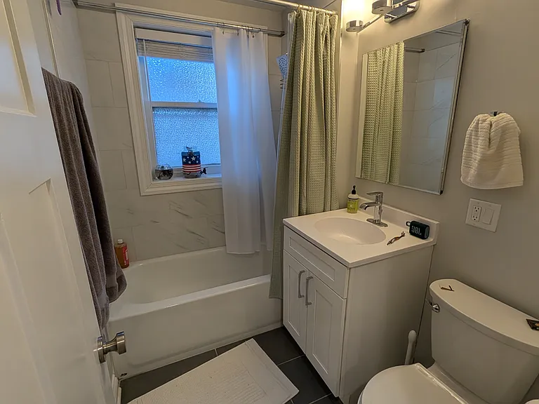 1301 W Roscoe St #1 — Photo 2