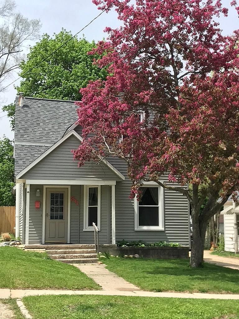 811 Pearl St, Belding, MI 48809 Zillow