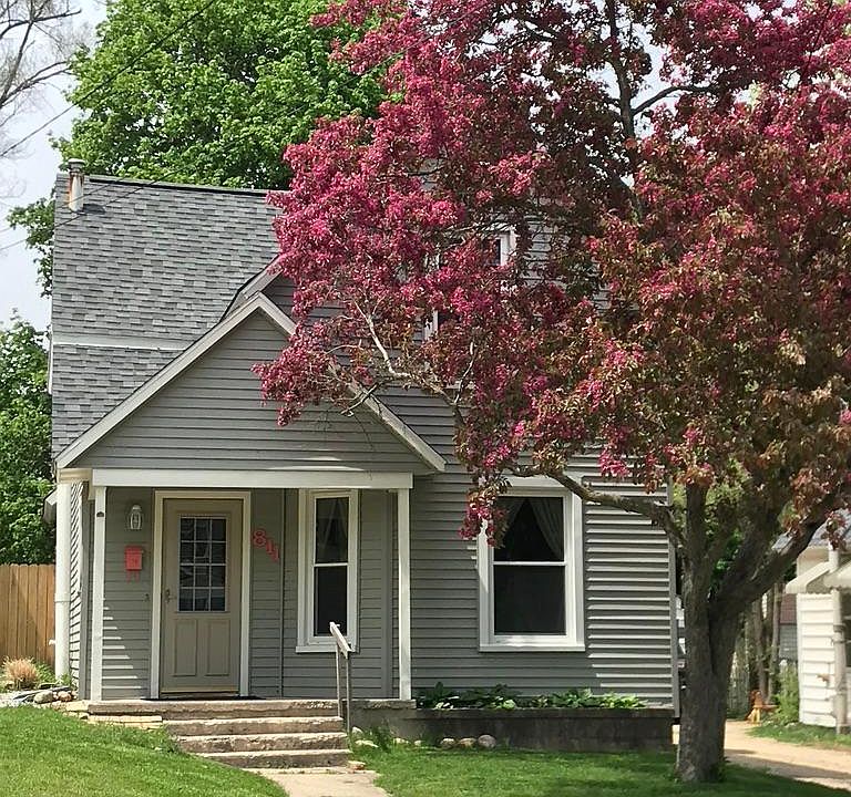 811 Pearl St, Belding, MI 48809 Zillow