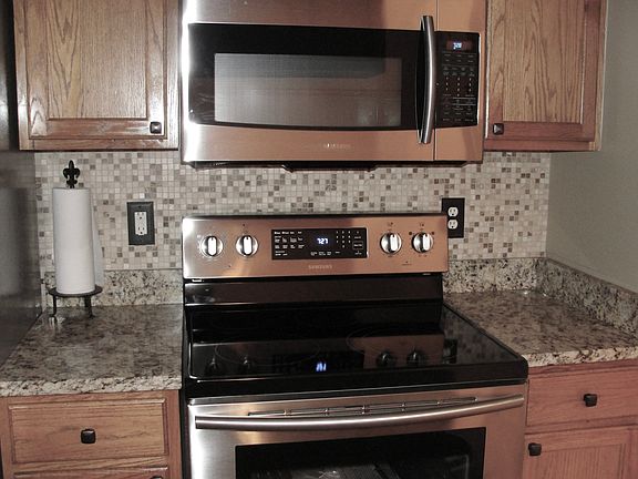 3rd image of 139 Lakebrink Dr