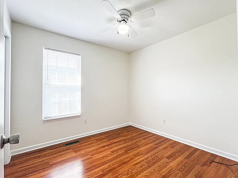 1451 N Delphine Ave — Photo 18
