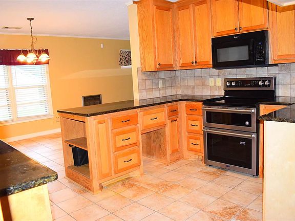 5th image of 46 Woodland Dr