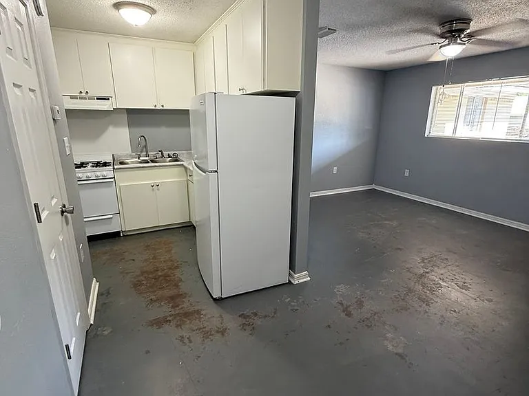 210 E Parkway Dr #A-D — Photo 4