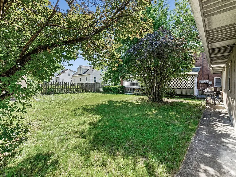 2451 Albany St — Photo 14