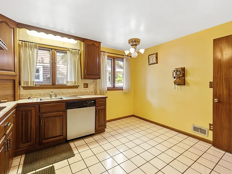 444 Buckingham Ave — Photo 12