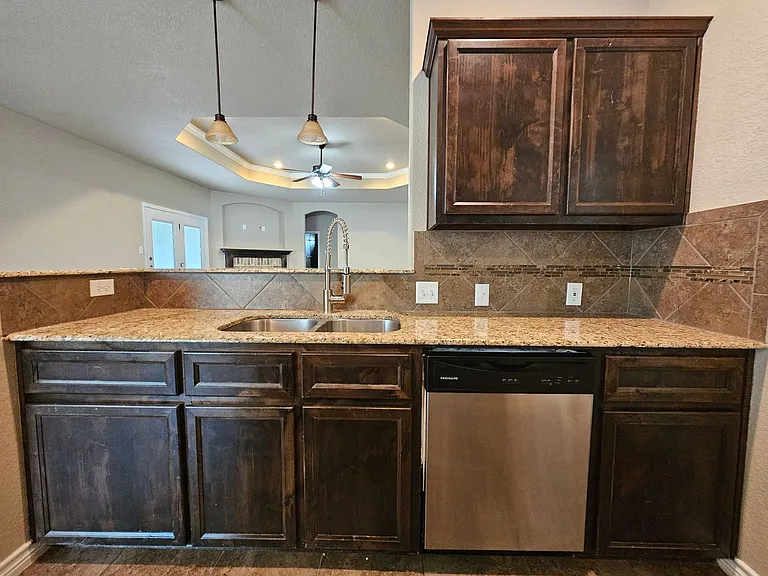 6211 Newcastle Dr — Photo 11