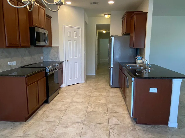 18517 Bandelier Dr — Photo 9