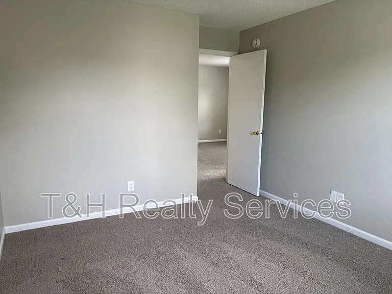 14928 Drayton Dr — Photo 26