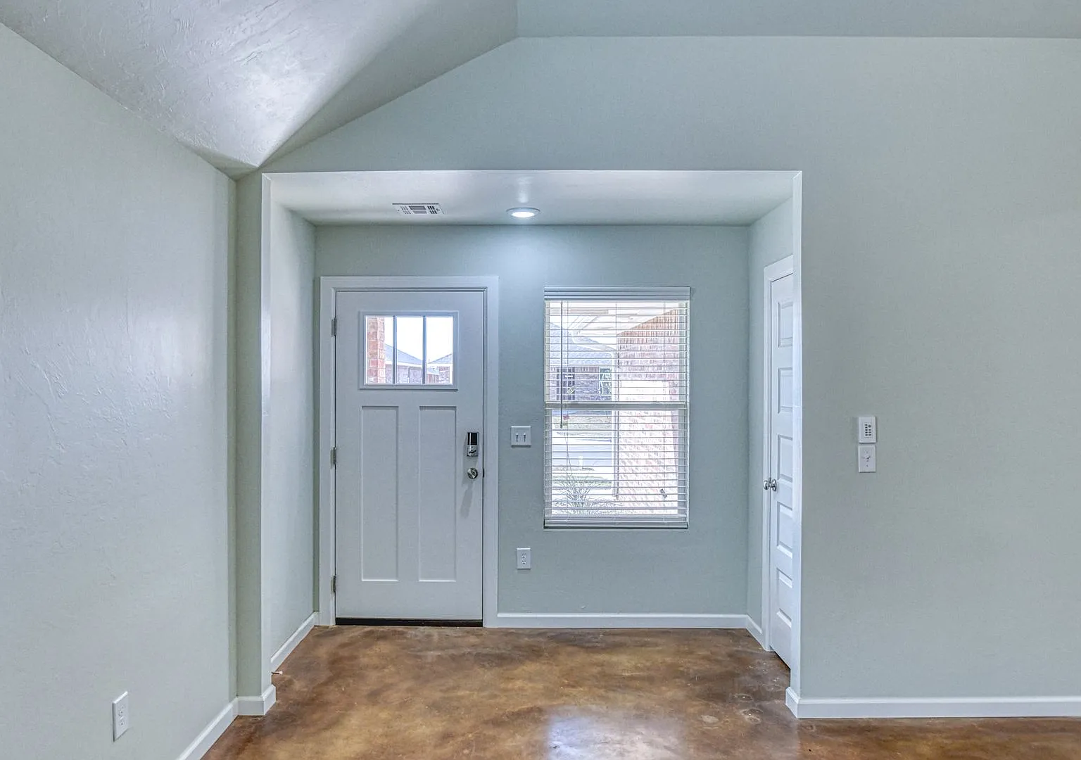 New Construction in Varenna Landing! Storm shelter and lawn care included! — Photo 4