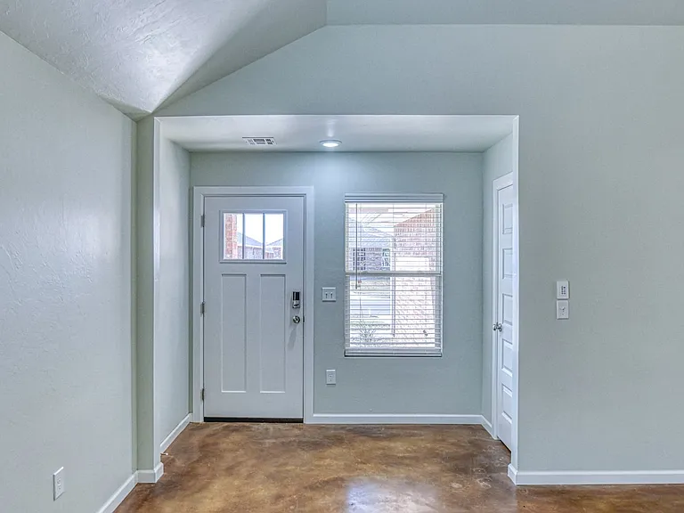 2713 Clifton Ter — Photo 4