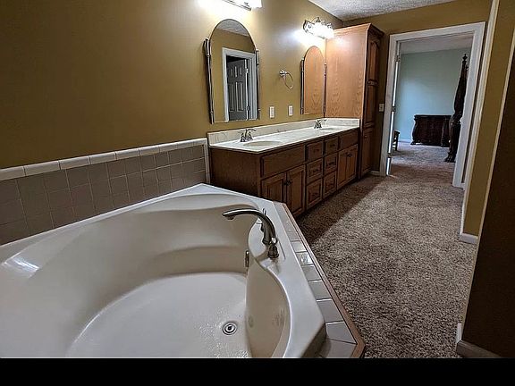 5th image of 10 Countryway Dr