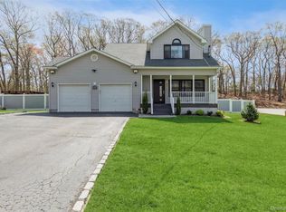 12 Midvale Avenue, Port Jefferson, NY 11777
