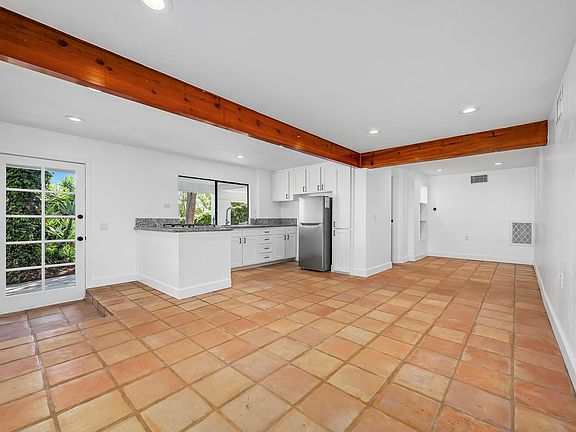 4th image of 1200 Sandra Cir #B