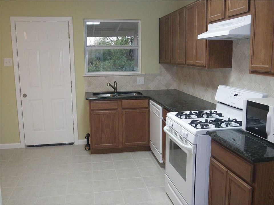 2nd image of 1006 Delmar Dr