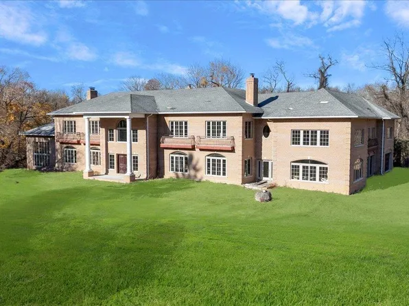 1 Penny Pond Court, Old Brookville, NY 11548