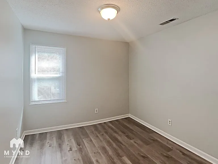2200 Long And Winding Rd — Photo 15
