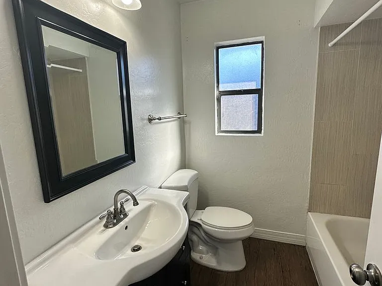 521 E Mariposa St — Photo 7