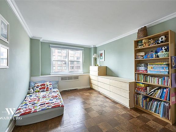 4th image of 340 E 80th St #18Z