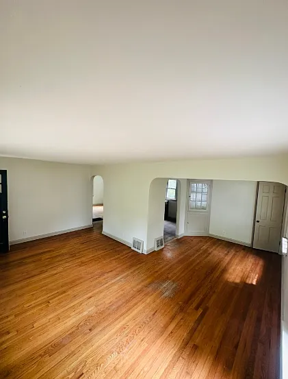 7806 Underhill Dr — Photo 2