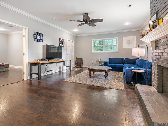 3rd image of 8227 Oak View Dr