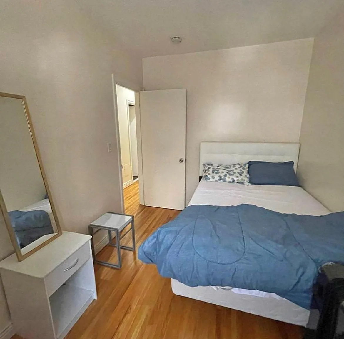 5 bed, 400 sqft, $1,200 — Photo 1