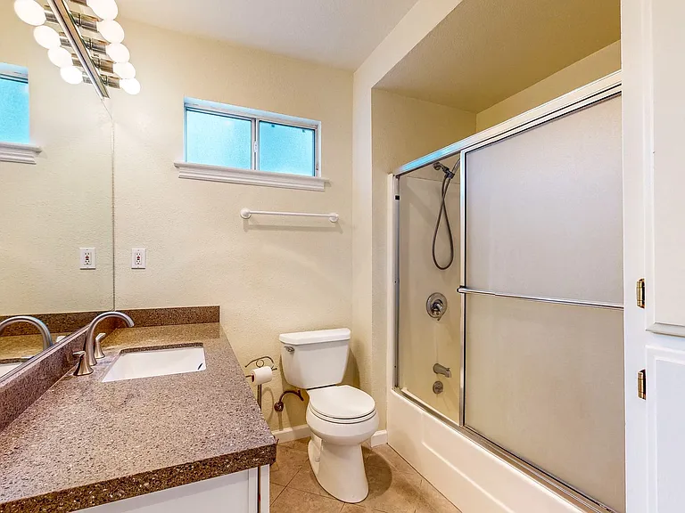 1133 Edwards St — Photo 15