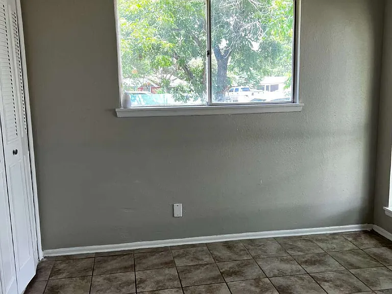2306 Fairhill St — Photo 5