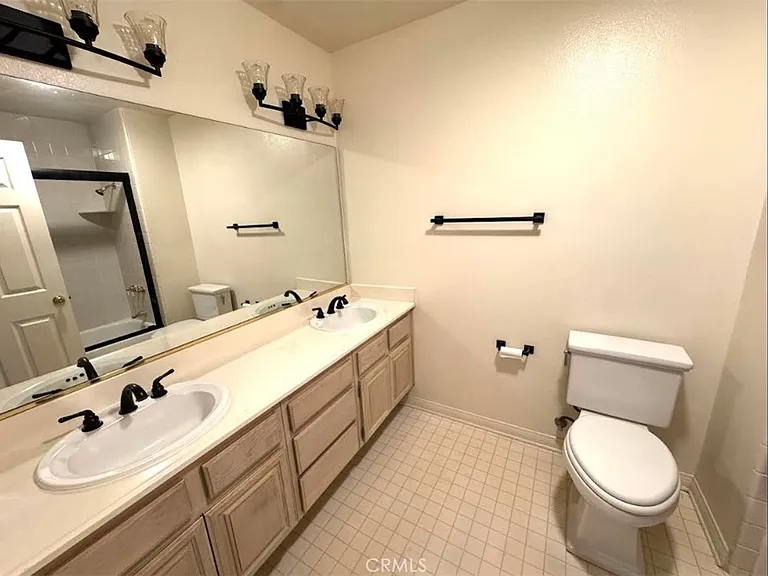 910 N Walnut Ave — Photo 7