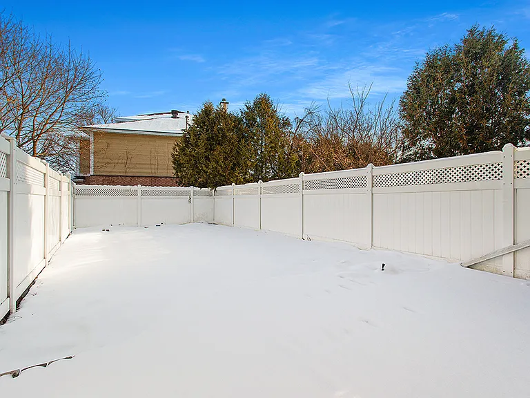 1576 Thurlow St — Photo 29