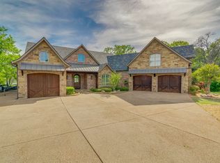 516 Kiowa Dr E, Lake Kiowa, TX 76240