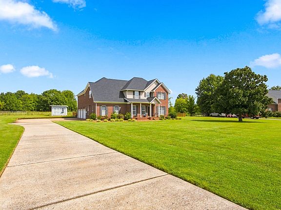 4th image of 847 Nathan Dr