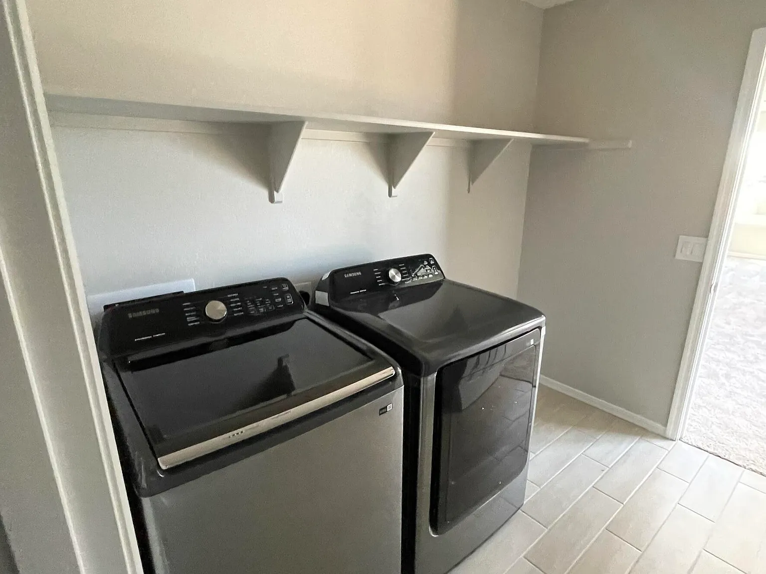 3 bed, 2.0 bath, 1375 sqft, $2,400 — Photo 3