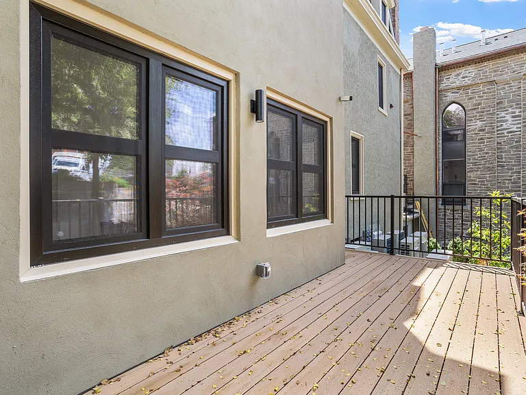 The Roe at Manayunk Apartments and Townhomes — Photo 148