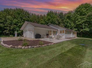3416 N Sturgeon Rd, Midland, MI 48642