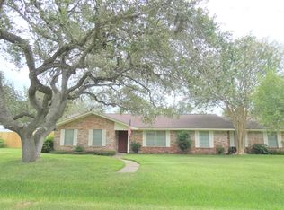 12 Encino Loma, Beeville, TX 78102