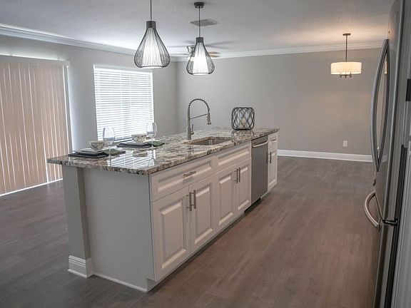 5th image of 2664 Camille Dr